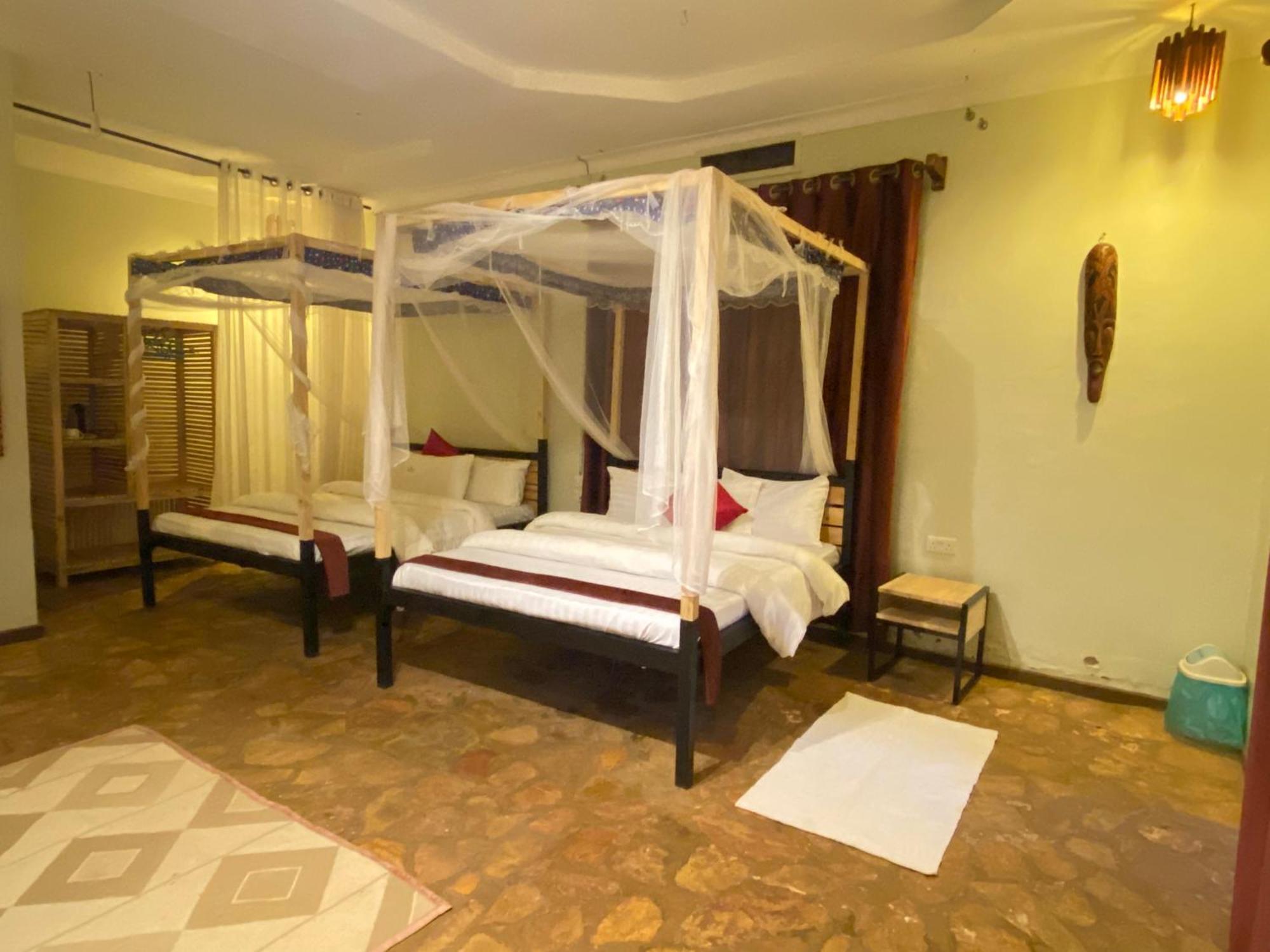 Afro Smile Hotel & Guest House 진자 외부 사진