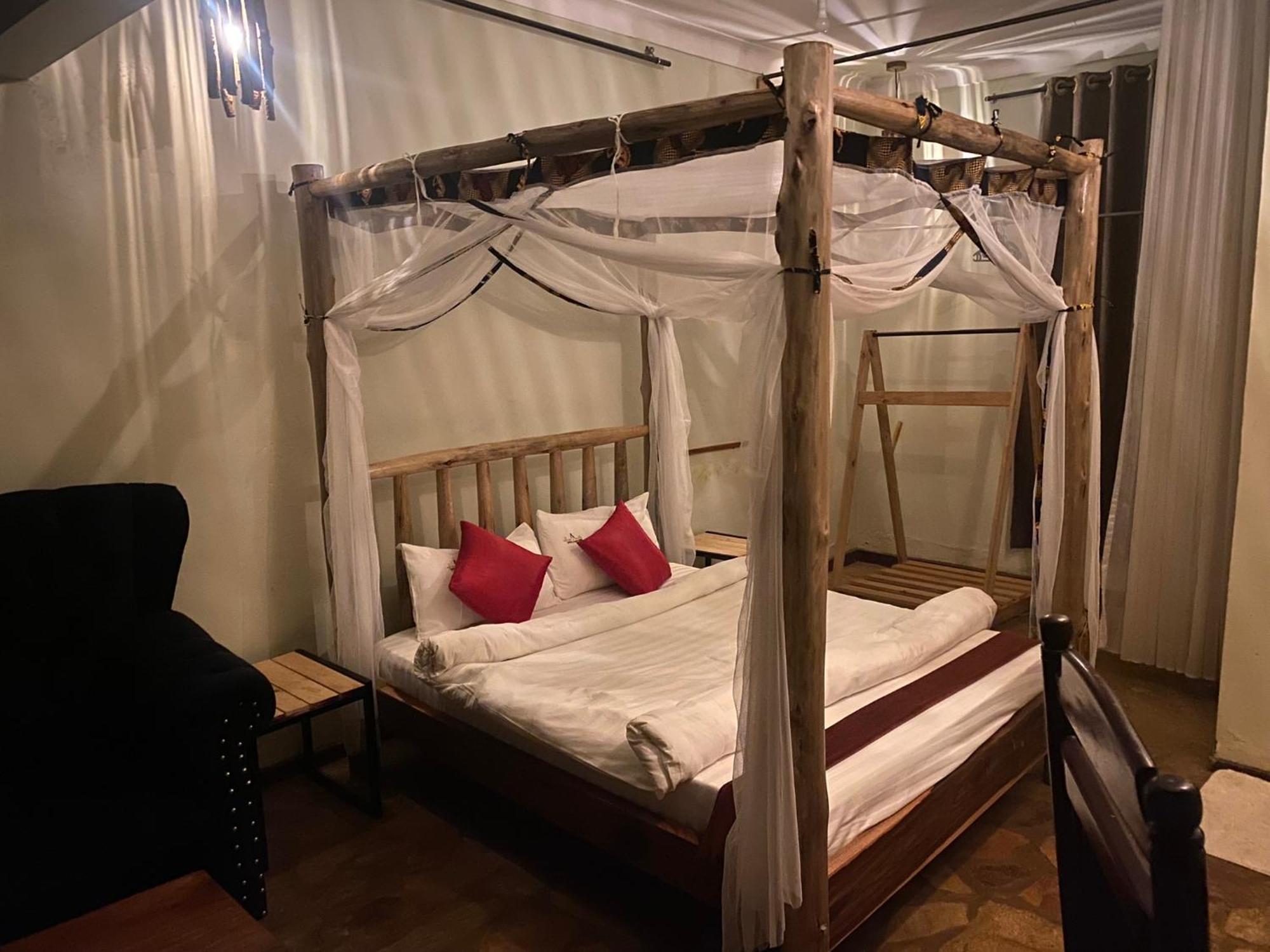 Afro Smile Hotel & Guest House 진자 외부 사진