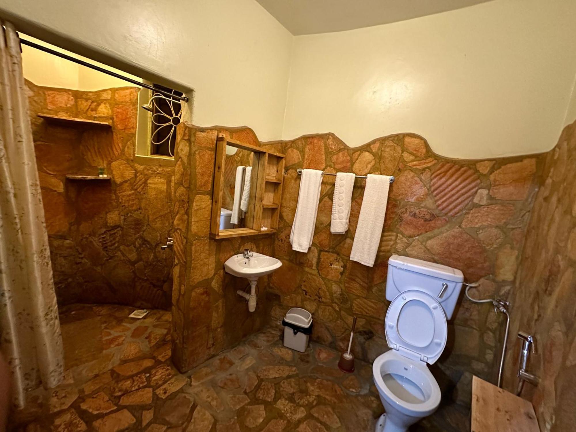 Afro Smile Hotel & Guest House 진자 외부 사진