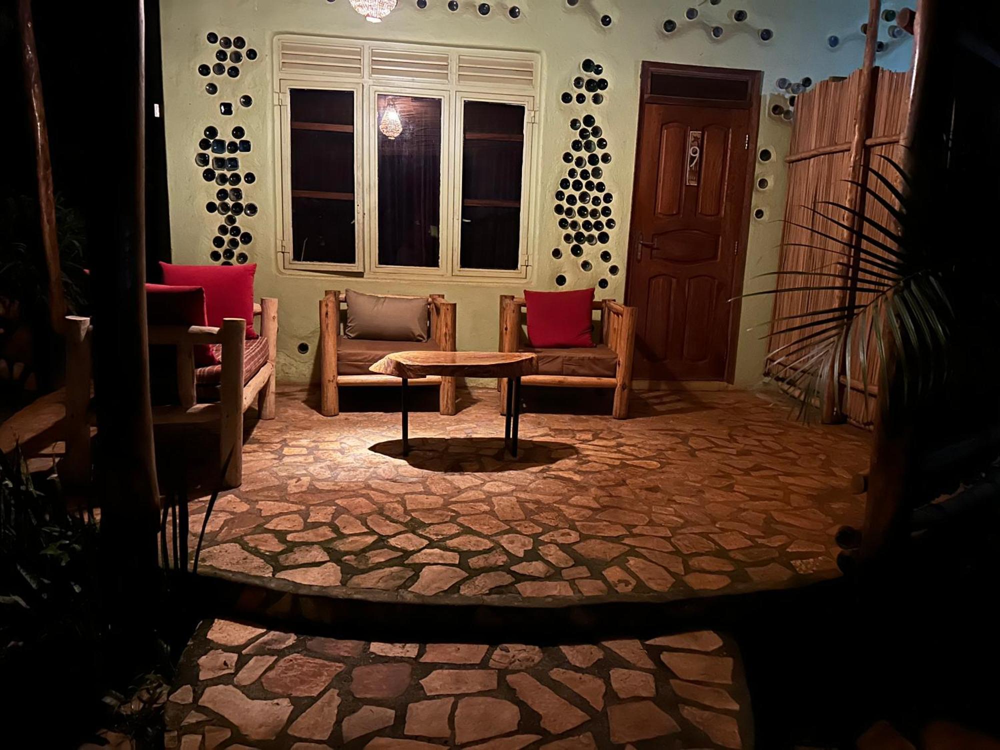 Afro Smile Hotel & Guest House 진자 외부 사진