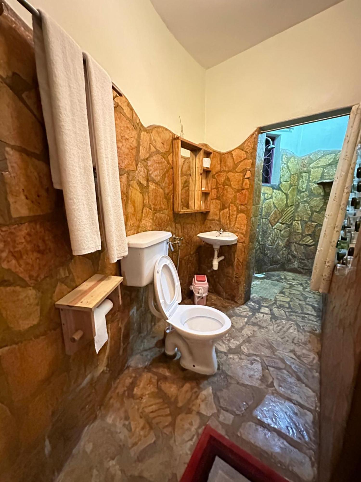 Afro Smile Hotel & Guest House 진자 외부 사진