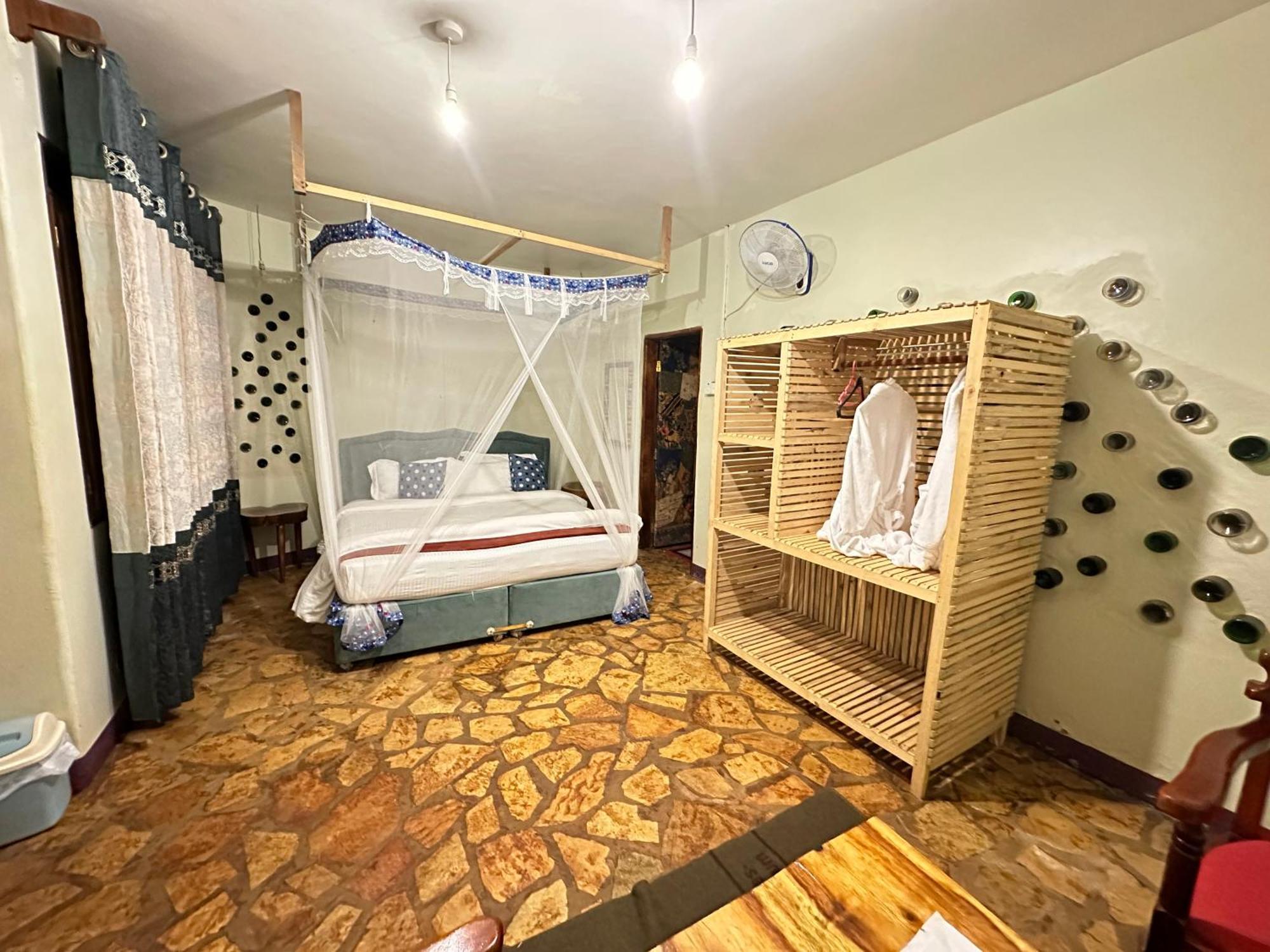 Afro Smile Hotel & Guest House 진자 외부 사진