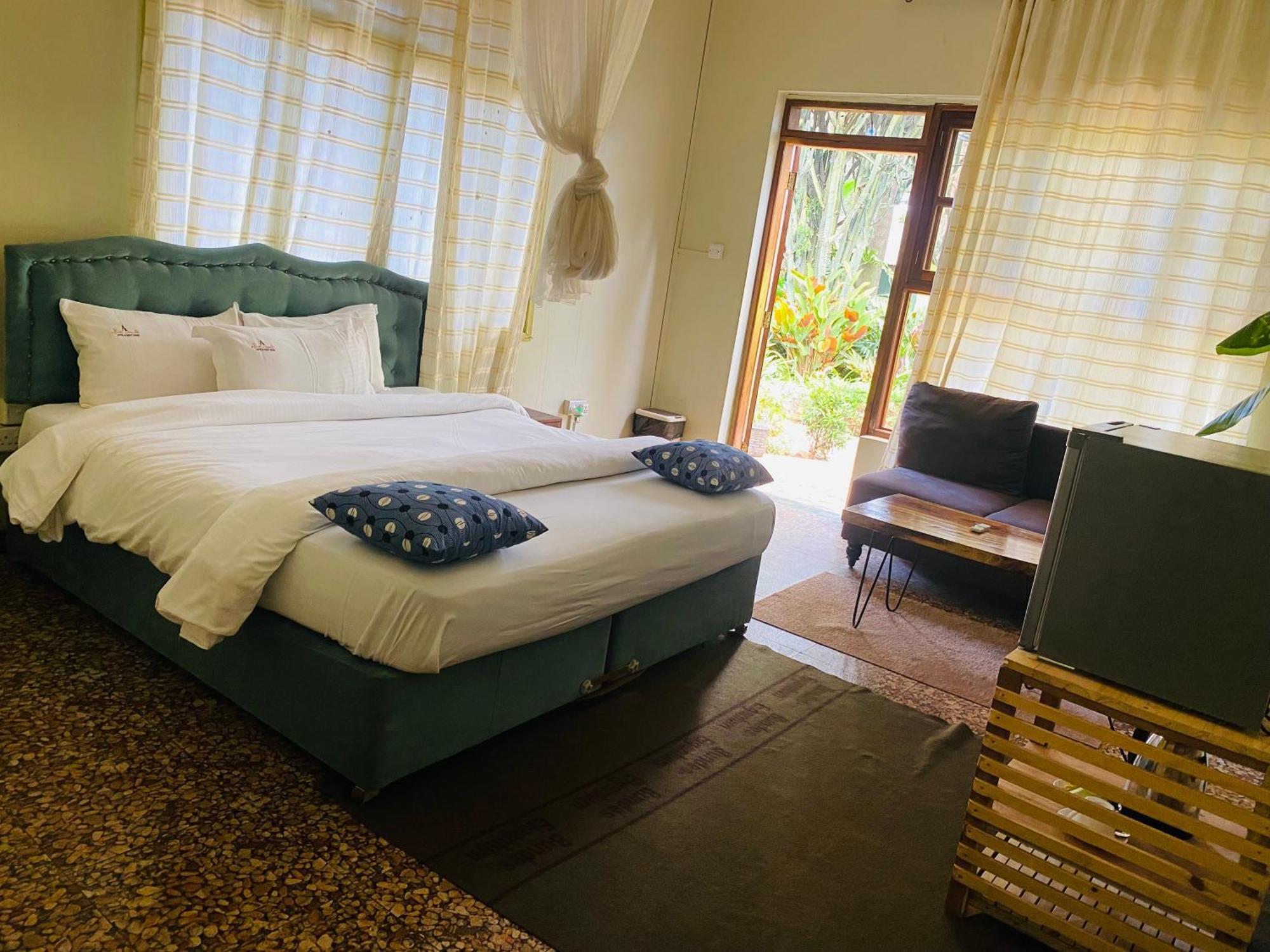 Afro Smile Hotel & Guest House 진자 외부 사진