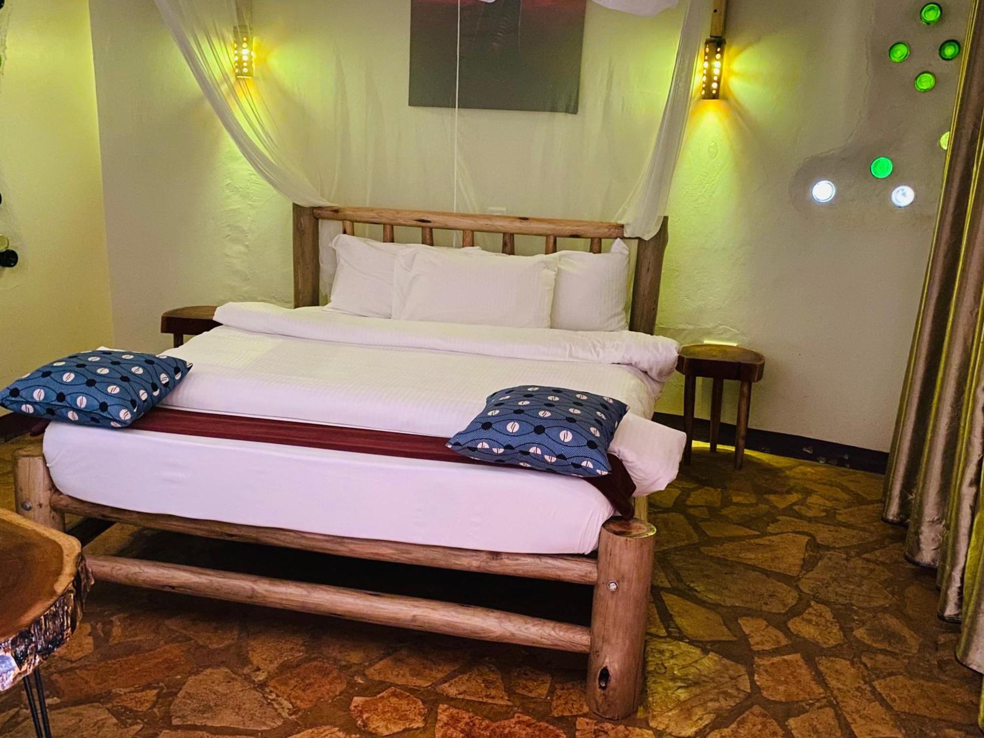 Afro Smile Hotel & Guest House 진자 외부 사진
