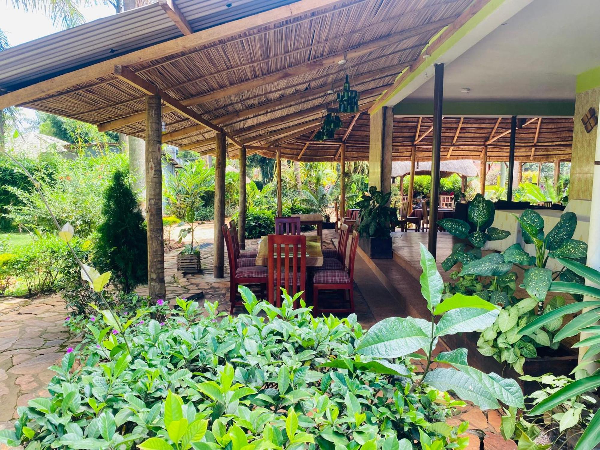 Afro Smile Hotel & Guest House 진자 외부 사진