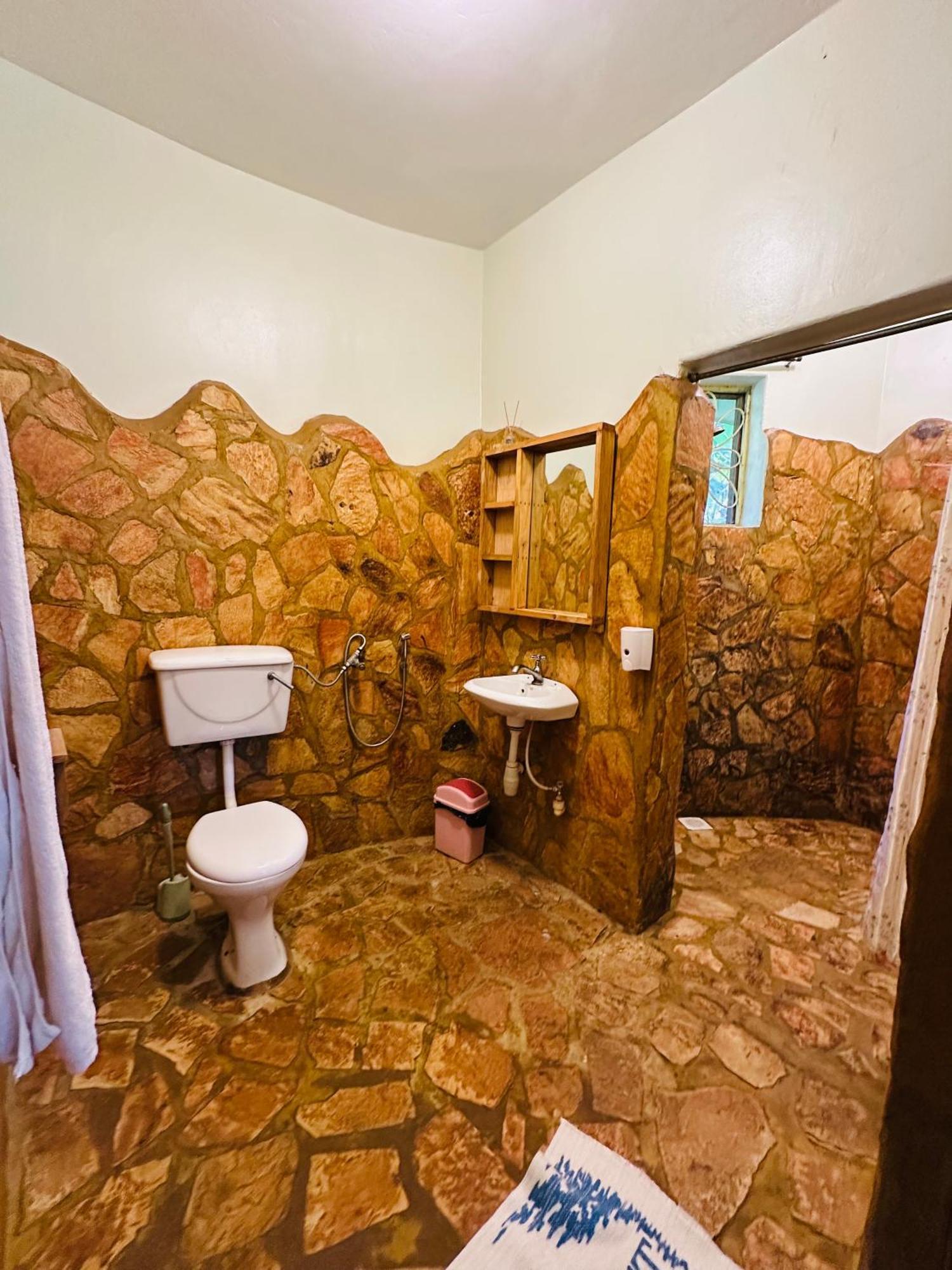 Afro Smile Hotel & Guest House 진자 외부 사진