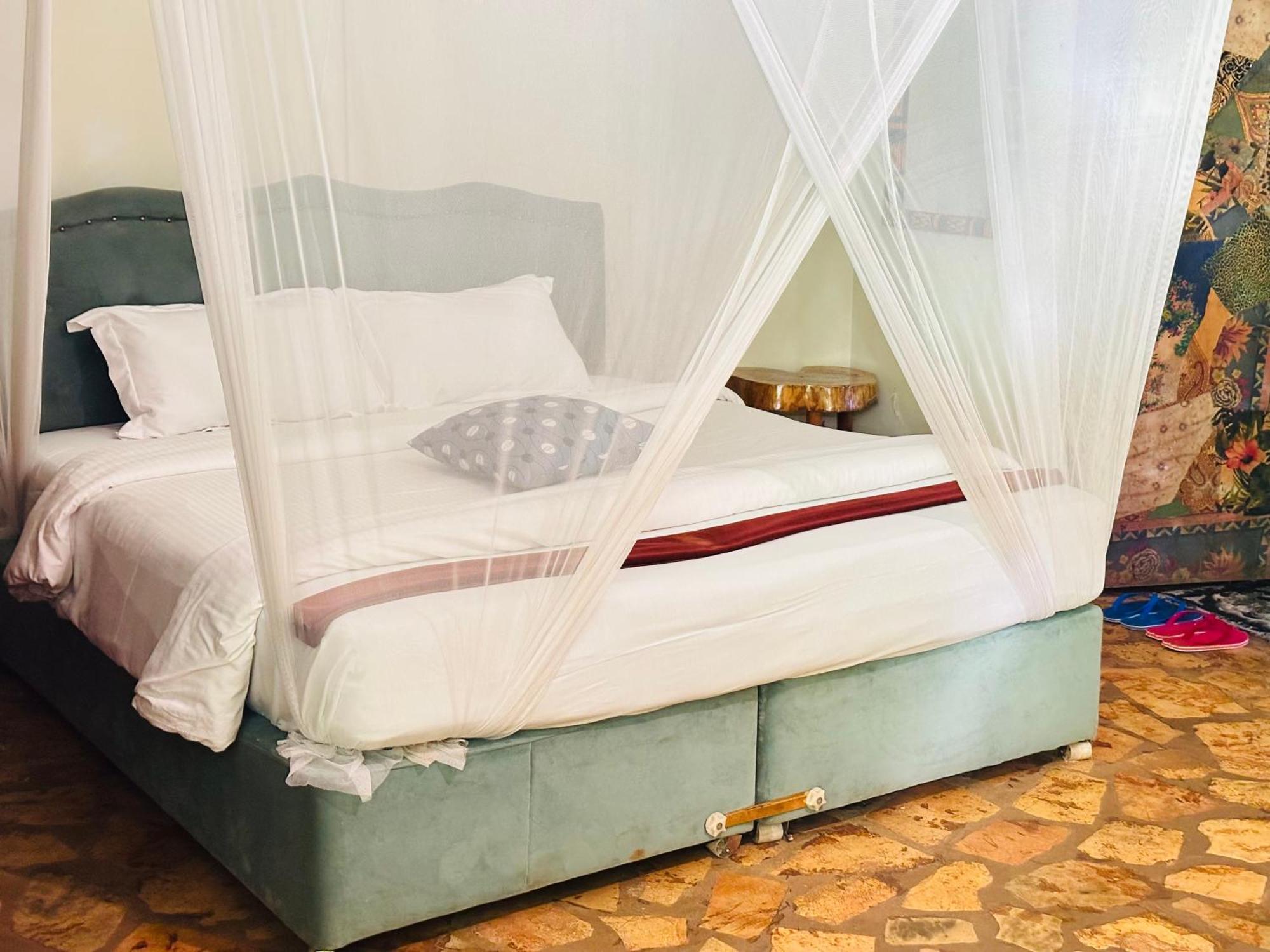 Afro Smile Hotel & Guest House 진자 외부 사진