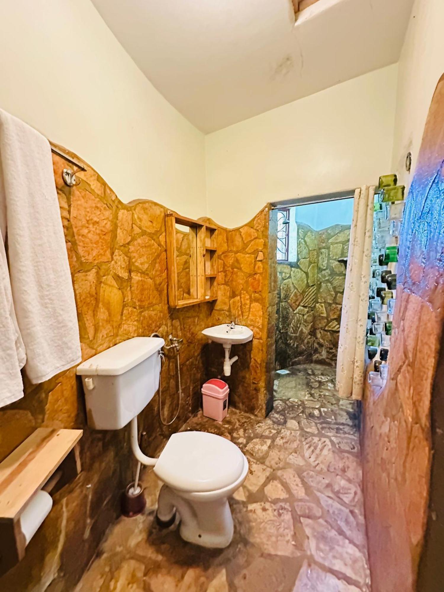 Afro Smile Hotel & Guest House 진자 외부 사진