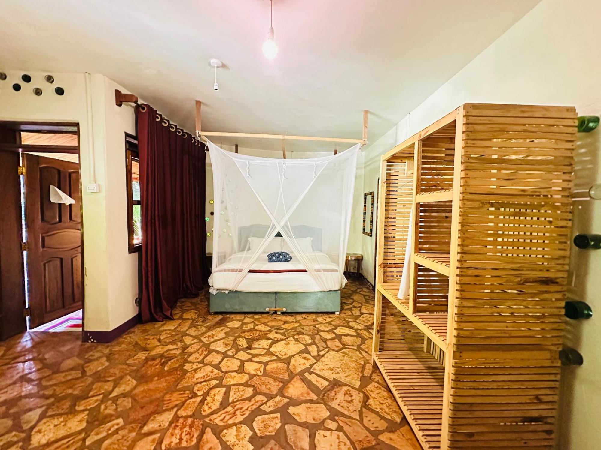 Afro Smile Hotel & Guest House 진자 외부 사진
