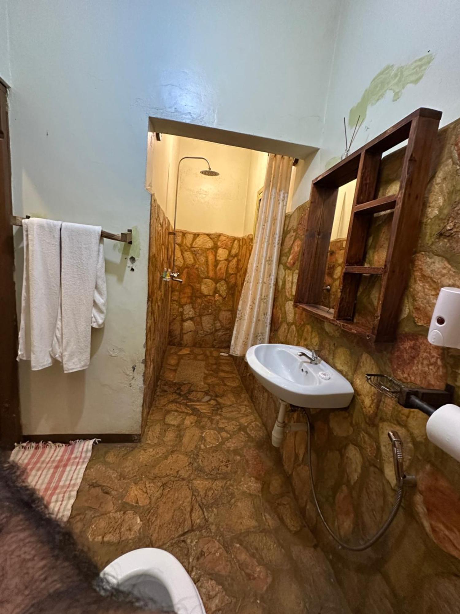 Afro Smile Hotel & Guest House 진자 외부 사진