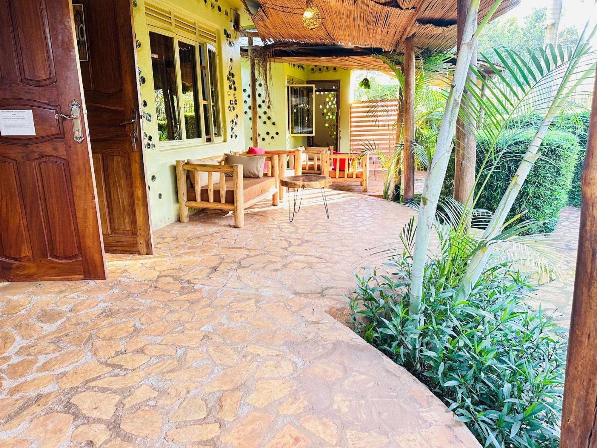 Afro Smile Hotel & Guest House 진자 외부 사진